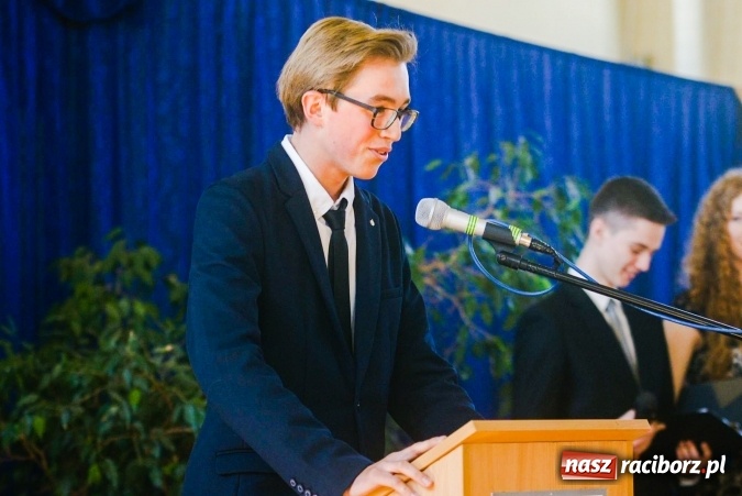 Zdjęcie w galerii na portalu naszraciborz.pl: II LO pożegnało maturzystów. Teraz już tylko egzamin dojrzałości wiadomości z regionu