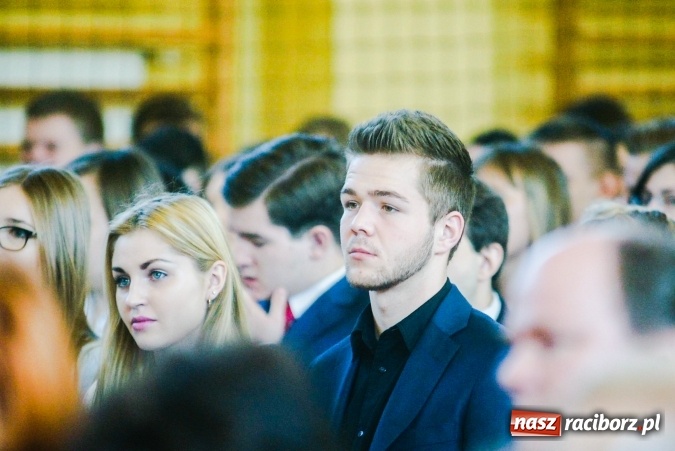 Zdjęcie w galerii na portalu naszraciborz.pl: II LO pożegnało maturzystów. Teraz już tylko egzamin dojrzałości wiadomości z regionu