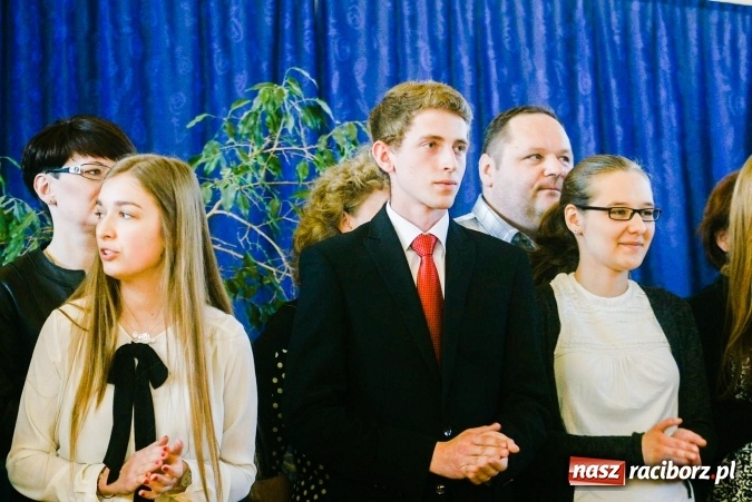 Zdjęcie w galerii na portalu naszraciborz.pl: II LO pożegnało maturzystów. Teraz już tylko egzamin dojrzałości wiadomości z regionu