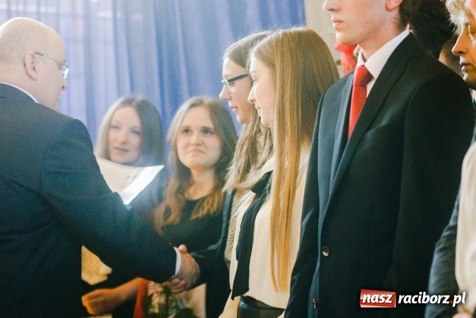 Zdjęcie w galerii na portalu naszraciborz.pl: II LO pożegnało maturzystów. Teraz już tylko egzamin dojrzałości wiadomości z regionu