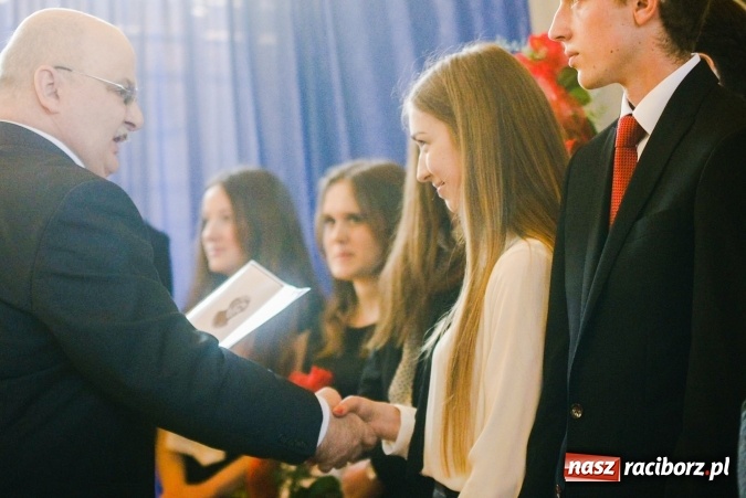 Zdjęcie w galerii na portalu naszraciborz.pl: II LO pożegnało maturzystów. Teraz już tylko egzamin dojrzałości wiadomości z regionu