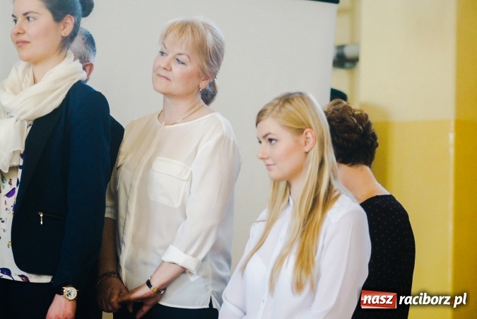 Zdjęcie w galerii na portalu naszraciborz.pl: II LO pożegnało maturzystów. Teraz już tylko egzamin dojrzałości wiadomości z regionu