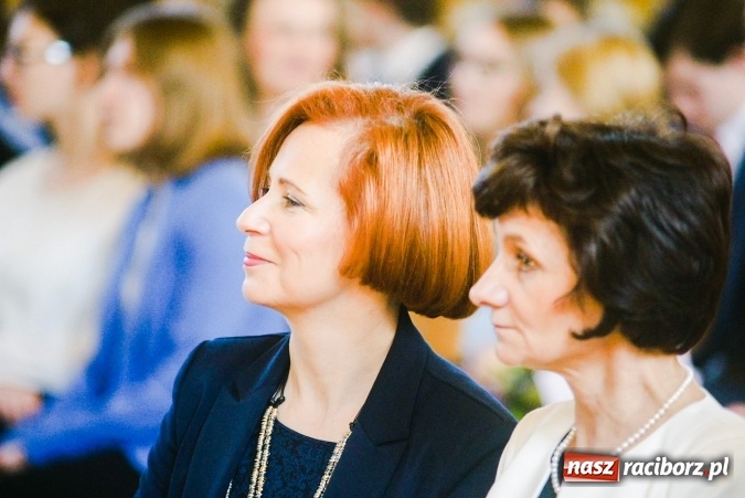 Zdjęcie w galerii na portalu naszraciborz.pl: II LO pożegnało maturzystów. Teraz już tylko egzamin dojrzałości wiadomości z regionu