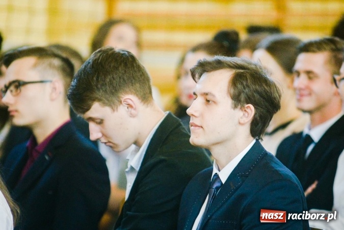 Zdjęcie w galerii na portalu naszraciborz.pl: II LO pożegnało maturzystów. Teraz już tylko egzamin dojrzałości wiadomości z regionu