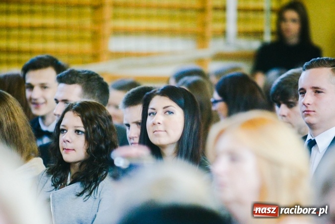 Zdjęcie w galerii na portalu naszraciborz.pl: II LO pożegnało maturzystów. Teraz już tylko egzamin dojrzałości wiadomości z regionu