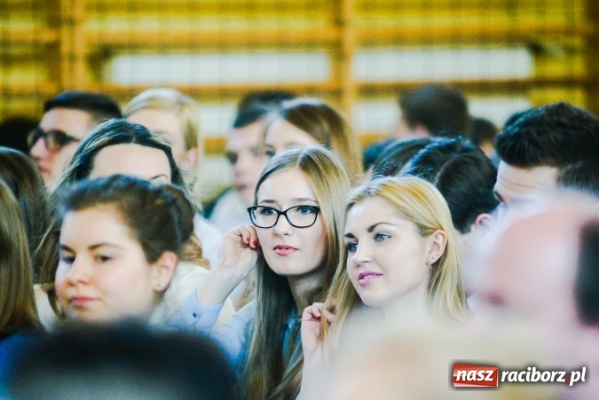 Zdjęcie w galerii na portalu naszraciborz.pl: II LO pożegnało maturzystów. Teraz już tylko egzamin dojrzałości wiadomości z regionu