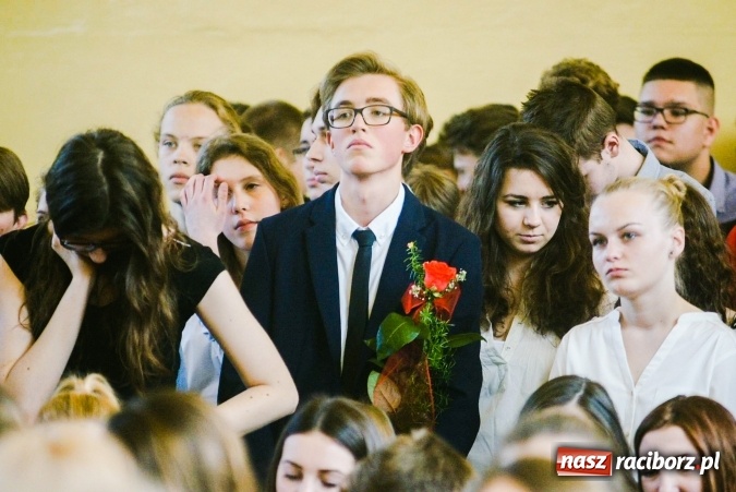 Zdjęcie w galerii na portalu naszraciborz.pl: II LO pożegnało maturzystów. Teraz już tylko egzamin dojrzałości wiadomości z regionu