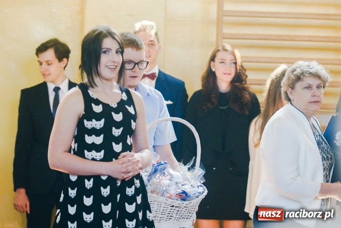 Zdjęcie w galerii na portalu naszraciborz.pl: II LO pożegnało maturzystów. Teraz już tylko egzamin dojrzałości wiadomości z regionu