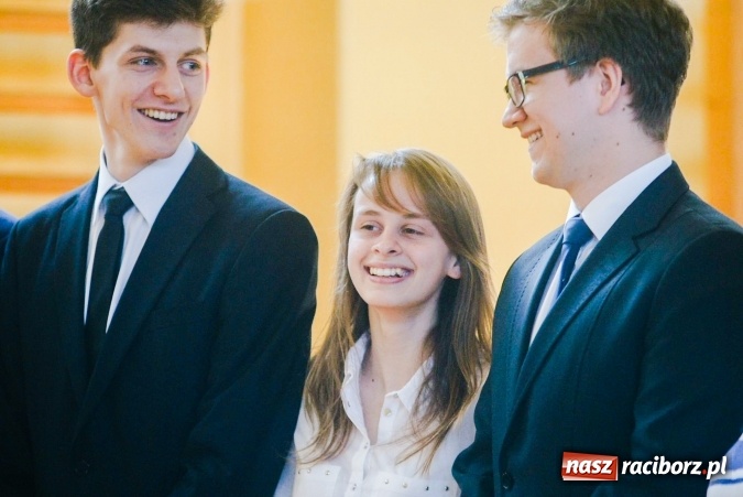 Zdjęcie w galerii na portalu naszraciborz.pl: II LO pożegnało maturzystów. Teraz już tylko egzamin dojrzałości wiadomości z regionu