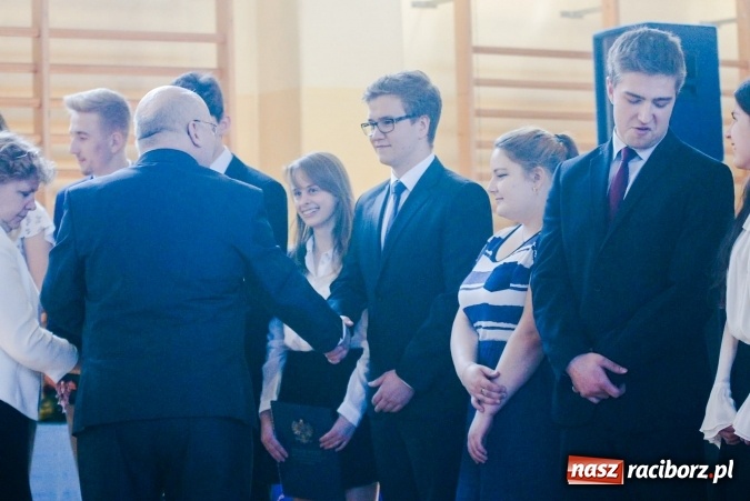 Zdjęcie w galerii na portalu naszraciborz.pl: II LO pożegnało maturzystów. Teraz już tylko egzamin dojrzałości wiadomości z regionu