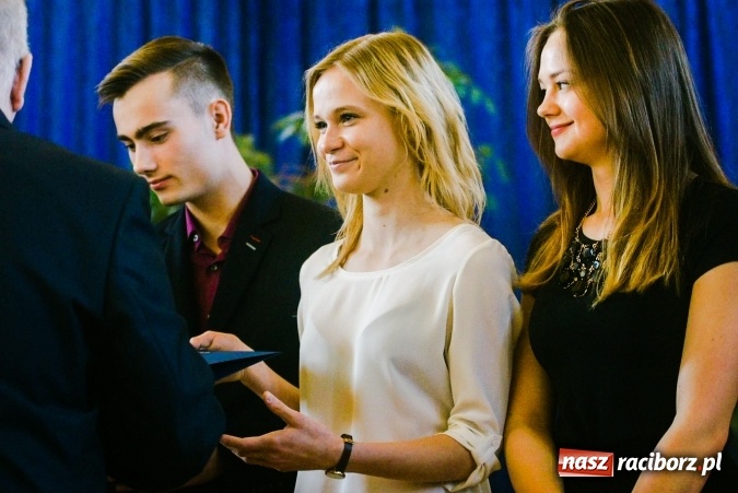 Zdjęcie w galerii na portalu naszraciborz.pl: II LO pożegnało maturzystów. Teraz już tylko egzamin dojrzałości wiadomości z regionu