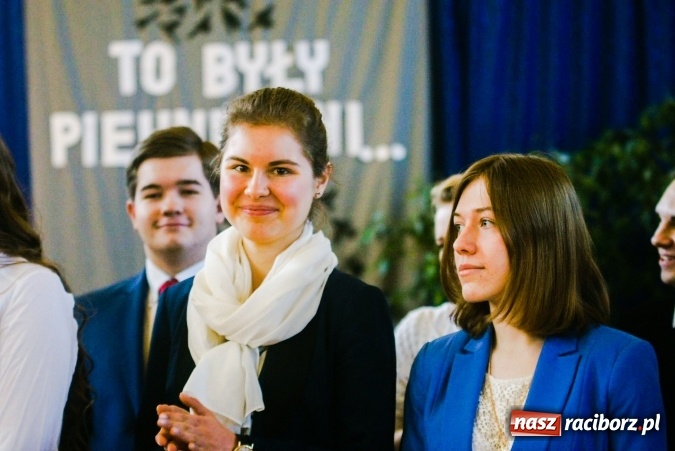 Zdjęcie w galerii na portalu naszraciborz.pl: II LO pożegnało maturzystów. Teraz już tylko egzamin dojrzałości wiadomości z regionu