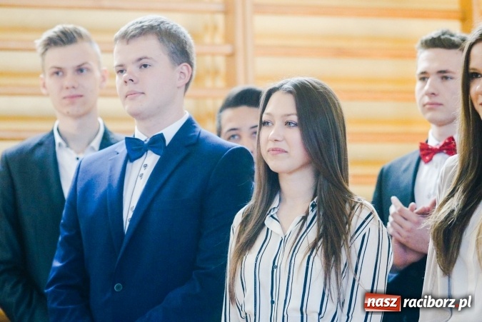 Zdjęcie w galerii na portalu naszraciborz.pl: II LO pożegnało maturzystów. Teraz już tylko egzamin dojrzałości wiadomości z regionu