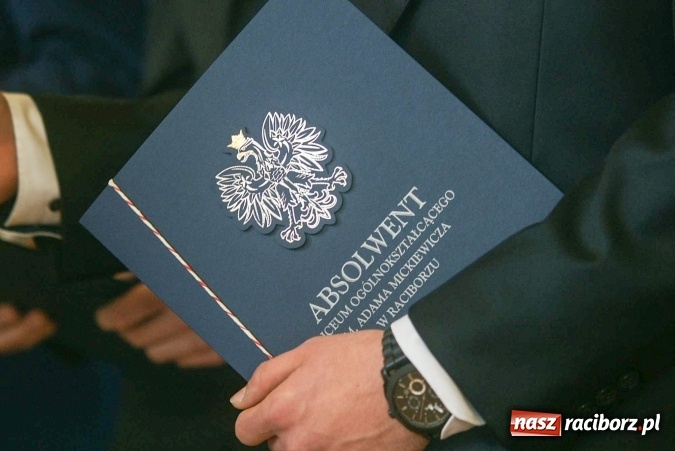 Zdjęcie w galerii na portalu naszraciborz.pl: II LO pożegnało maturzystów. Teraz już tylko egzamin dojrzałości wiadomości z regionu