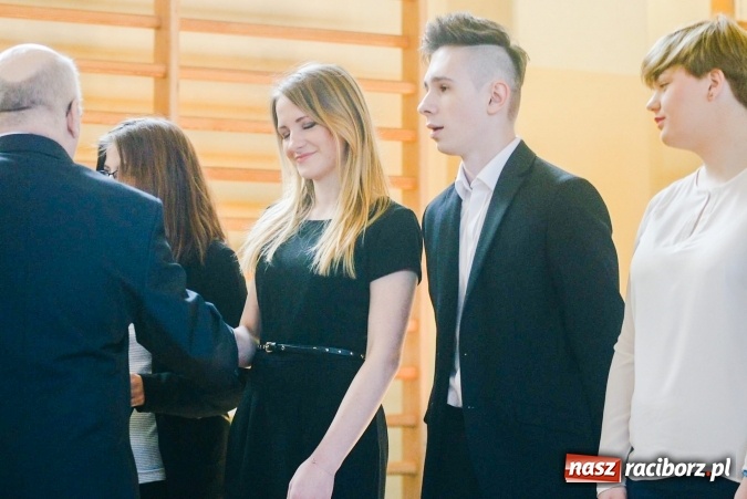 Zdjęcie w galerii na portalu naszraciborz.pl: II LO pożegnało maturzystów. Teraz już tylko egzamin dojrzałości wiadomości z regionu