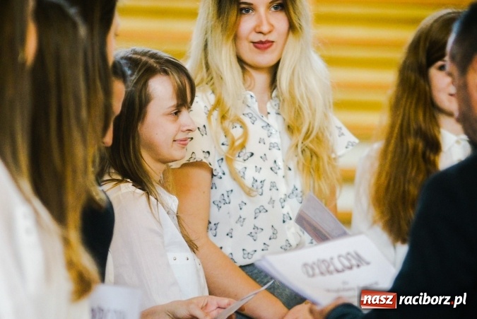 Zdjęcie w galerii na portalu naszraciborz.pl: II LO pożegnało maturzystów. Teraz już tylko egzamin dojrzałości wiadomości z regionu