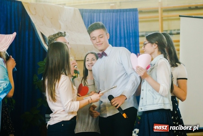 Zdjęcie w galerii na portalu naszraciborz.pl: II LO pożegnało maturzystów. Teraz już tylko egzamin dojrzałości wiadomości z regionu