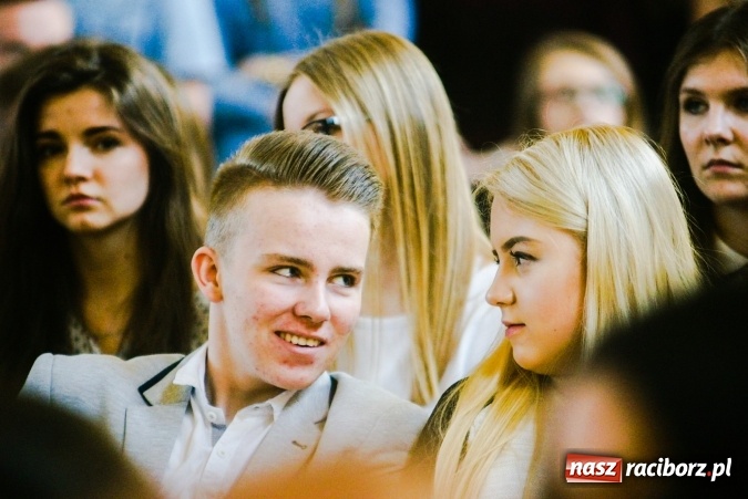 Zdjęcie w galerii na portalu naszraciborz.pl: II LO pożegnało maturzystów. Teraz już tylko egzamin dojrzałości wiadomości z regionu