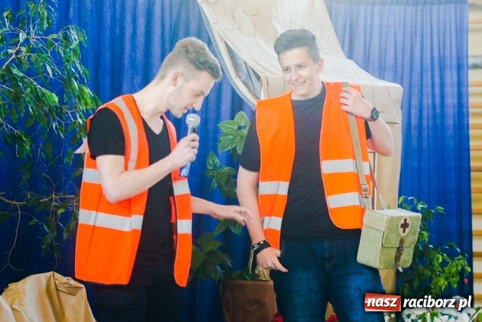 Zdjęcie w galerii na portalu naszraciborz.pl: II LO pożegnało maturzystów. Teraz już tylko egzamin dojrzałości wiadomości z regionu