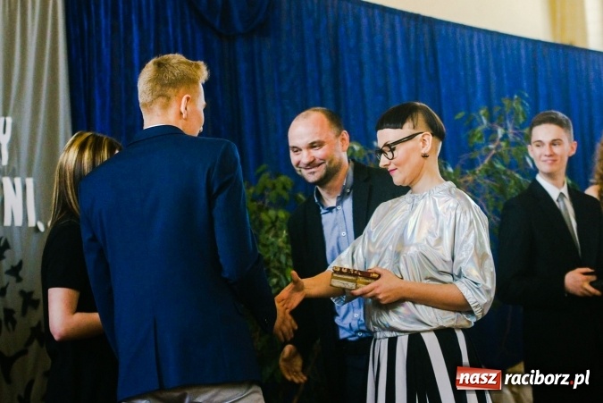 Zdjęcie w galerii na portalu naszraciborz.pl: II LO pożegnało maturzystów. Teraz już tylko egzamin dojrzałości wiadomości z regionu