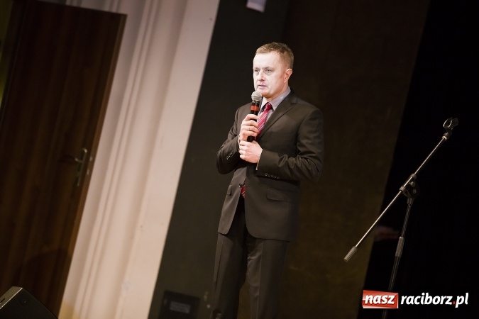 Zdjęcie w galerii na portalu naszraciborz.pl: Maturzyści z I LO i Liceum Plastycznego pożegnali się ze szkołą wiadomości z regionu