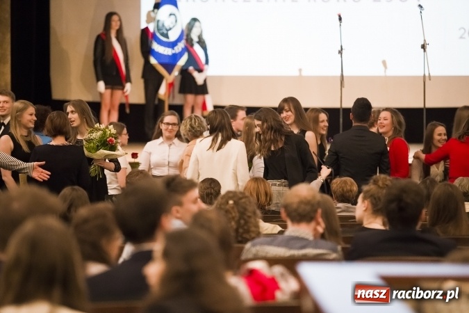 Zdjęcie w galerii na portalu naszraciborz.pl: Maturzyści z I LO i Liceum Plastycznego pożegnali się ze szkołą wiadomości z regionu