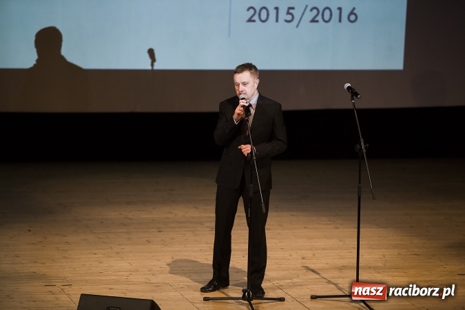 Zdjęcie w galerii na portalu naszraciborz.pl: Maturzyści z I LO i Liceum Plastycznego pożegnali się ze szkołą wiadomości z regionu