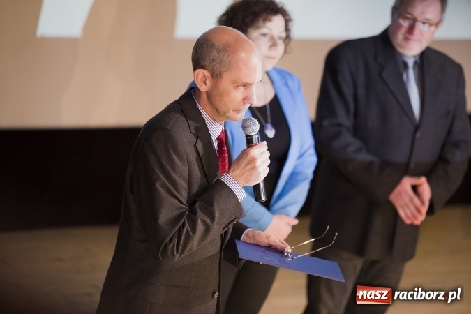 Zdjęcie w galerii na portalu naszraciborz.pl: Maturzyści z I LO i Liceum Plastycznego pożegnali się ze szkołą wiadomości z regionu