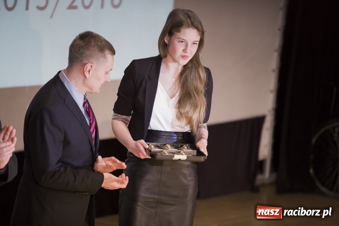 Zdjęcie w galerii na portalu naszraciborz.pl: Maturzyści z I LO i Liceum Plastycznego pożegnali się ze szkołą wiadomości z regionu