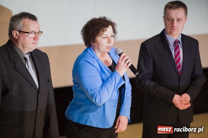 Zdjęcie w galerii na portalu naszraciborz.pl: Maturzyści z I LO i Liceum Plastycznego pożegnali się ze szkołą wiadomości z regionu