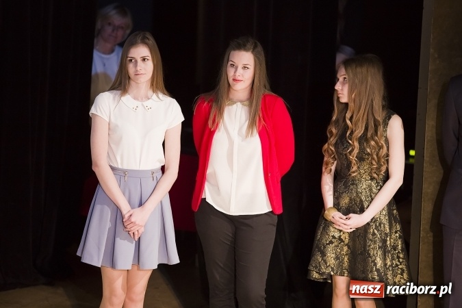 Zdjęcie w galerii na portalu naszraciborz.pl: Maturzyści z I LO i Liceum Plastycznego pożegnali się ze szkołą wiadomości z regionu