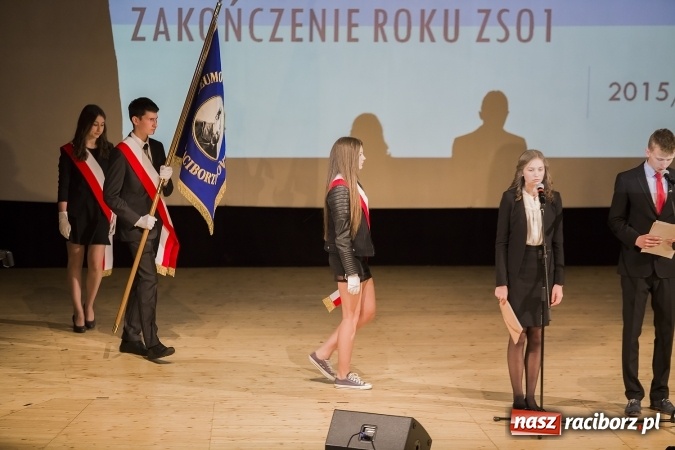 Zdjęcie w galerii na portalu naszraciborz.pl: Maturzyści z I LO i Liceum Plastycznego pożegnali się ze szkołą wiadomości z regionu