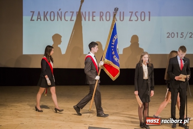 Zdjęcie w galerii na portalu naszraciborz.pl: Maturzyści z I LO i Liceum Plastycznego pożegnali się ze szkołą wiadomości z regionu