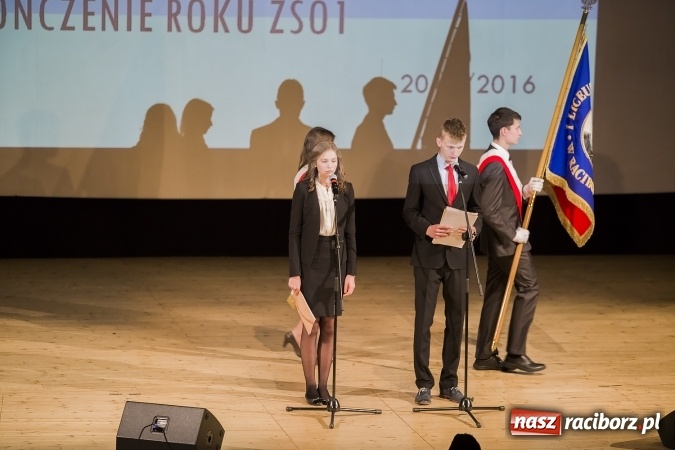 Zdjęcie w galerii na portalu naszraciborz.pl: Maturzyści z I LO i Liceum Plastycznego pożegnali się ze szkołą wiadomości z regionu