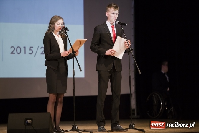 Zdjęcie w galerii na portalu naszraciborz.pl: Maturzyści z I LO i Liceum Plastycznego pożegnali się ze szkołą wiadomości z regionu