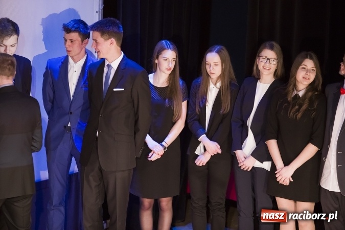 Zdjęcie w galerii na portalu naszraciborz.pl: Maturzyści z I LO i Liceum Plastycznego pożegnali się ze szkołą wiadomości z regionu