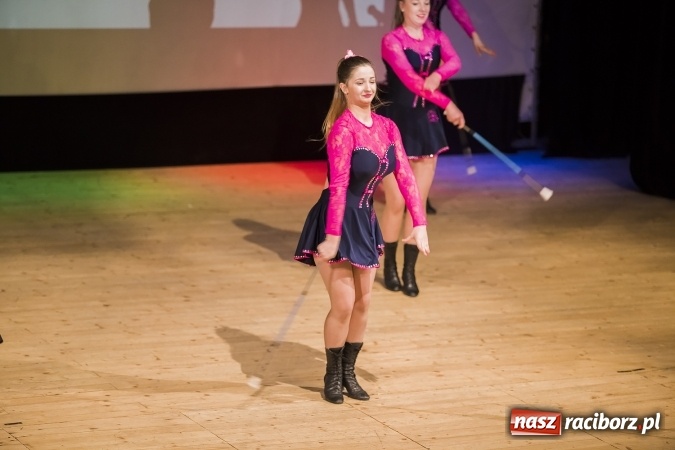 Zdjęcie w galerii na portalu naszraciborz.pl: Maturzyści z I LO i Liceum Plastycznego pożegnali się ze szkołą wiadomości z regionu