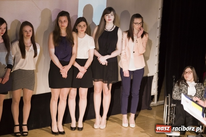 Zdjęcie w galerii na portalu naszraciborz.pl: Maturzyści z I LO i Liceum Plastycznego pożegnali się ze szkołą wiadomości z regionu