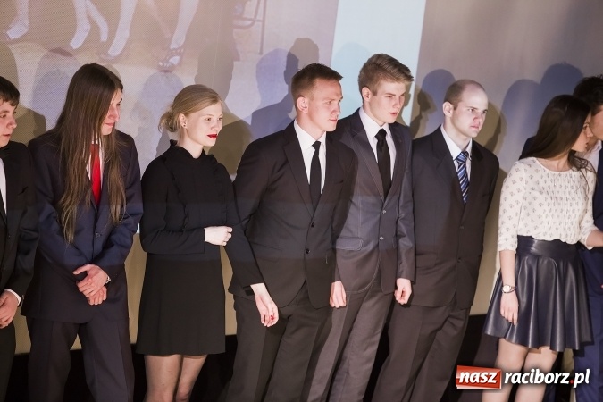 Zdjęcie w galerii na portalu naszraciborz.pl: Maturzyści z I LO i Liceum Plastycznego pożegnali się ze szkołą wiadomości z regionu