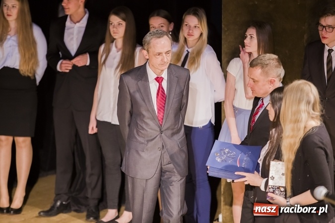 Zdjęcie w galerii na portalu naszraciborz.pl: Maturzyści z I LO i Liceum Plastycznego pożegnali się ze szkołą wiadomości z regionu