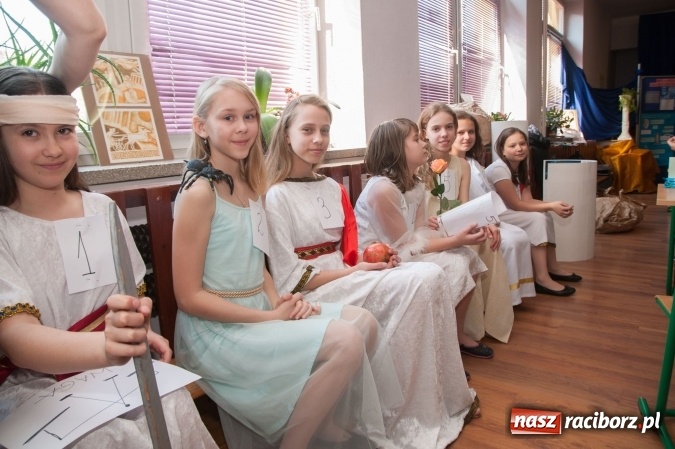 Zdjęcie w galerii na portalu naszraciborz.pl: W świecie bogów i herosów – powiatowy turniej mitologiczny w Szkole Podstawowej nr 18 w Raciborzu wiadomości z regionu