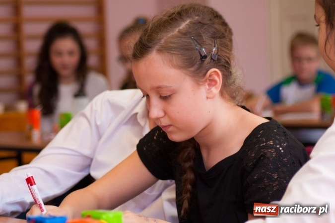 Zdjęcie w galerii na portalu naszraciborz.pl: W świecie bogów i herosów – powiatowy turniej mitologiczny w Szkole Podstawowej nr 18 w Raciborzu wiadomości z regionu