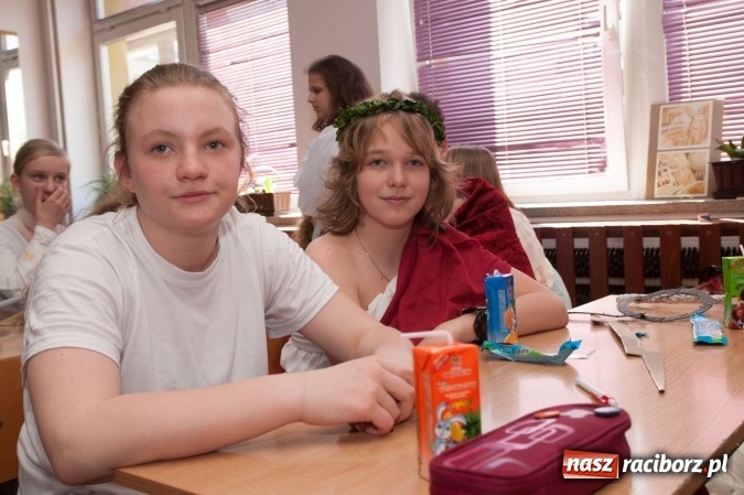 Zdjęcie w galerii na portalu naszraciborz.pl: W świecie bogów i herosów – powiatowy turniej mitologiczny w Szkole Podstawowej nr 18 w Raciborzu wiadomości z regionu