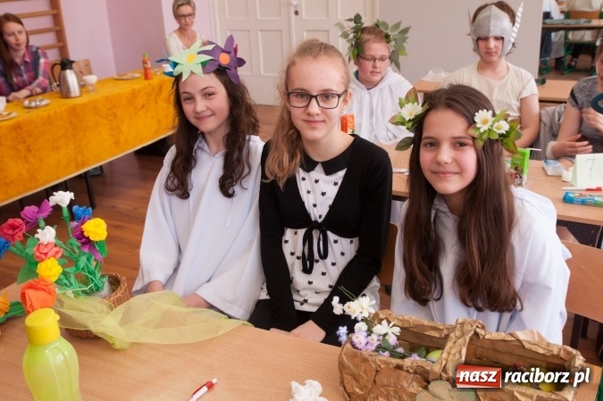 Zdjęcie w galerii na portalu naszraciborz.pl: W świecie bogów i herosów – powiatowy turniej mitologiczny w Szkole Podstawowej nr 18 w Raciborzu wiadomości z regionu