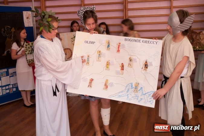 Zdjęcie w galerii na portalu naszraciborz.pl: W świecie bogów i herosów – powiatowy turniej mitologiczny w Szkole Podstawowej nr 18 w Raciborzu wiadomości z regionu