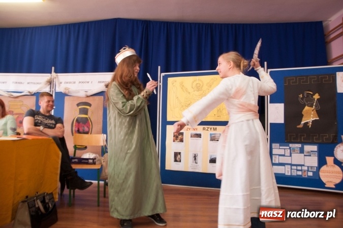 Zdjęcie w galerii na portalu naszraciborz.pl: W świecie bogów i herosów – powiatowy turniej mitologiczny w Szkole Podstawowej nr 18 w Raciborzu wiadomości z regionu