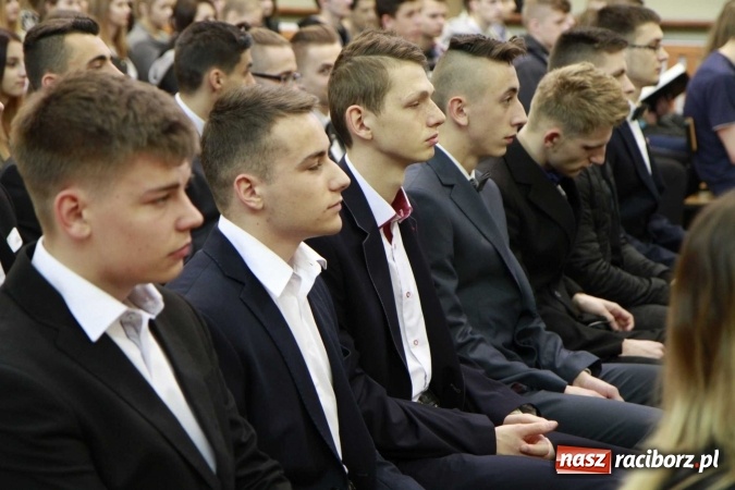 Zdjęcie w galerii na portalu naszraciborz.pl: ZSOMS pożegnał wczoraj swoich maturzystów wiadomości z regionu