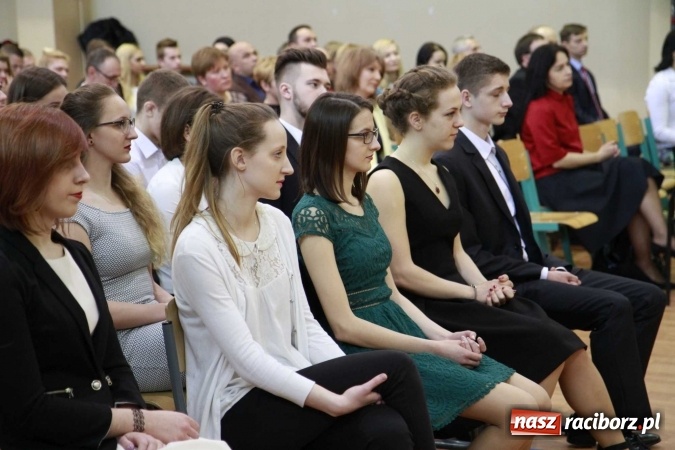 Zdjęcie w galerii na portalu naszraciborz.pl: ZSOMS pożegnał wczoraj swoich maturzystów wiadomości z regionu