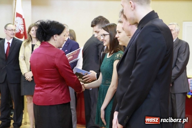 Zdjęcie w galerii na portalu naszraciborz.pl: ZSOMS pożegnał wczoraj swoich maturzystów wiadomości z regionu