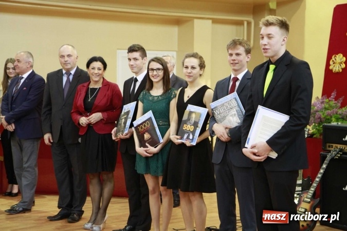 Zdjęcie w galerii na portalu naszraciborz.pl: ZSOMS pożegnał wczoraj swoich maturzystów wiadomości z regionu